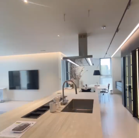 주방&amp;#44; 좌측에서 바라보는 장면