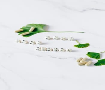 백내장 초기 단계에서 효과적인 약물 치료 방법 항산화 점안액: 비침습적 접근 방식