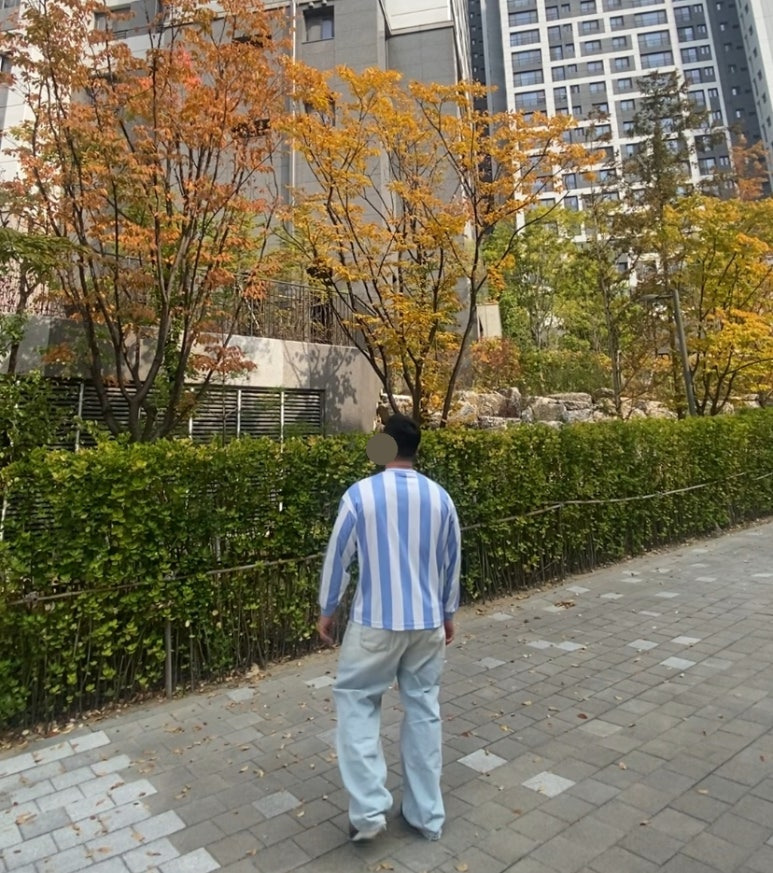 데일리룩('25. 10. 30.)필루미네이트 스트라이프 아르헨티나 국대유니폼 지브라 유벤투스 델피에로 지단, 에러스익셉티드 데님팬츠 데미지진 무파진 연청바지, 나이키 문레이서 블루