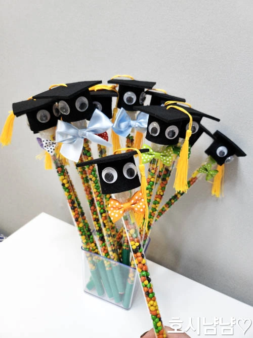 초등 졸업식 친구 선물용 가위바위보 졸업 인형 단체샷