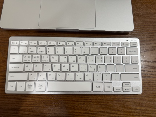 맥북 필수 악세사리