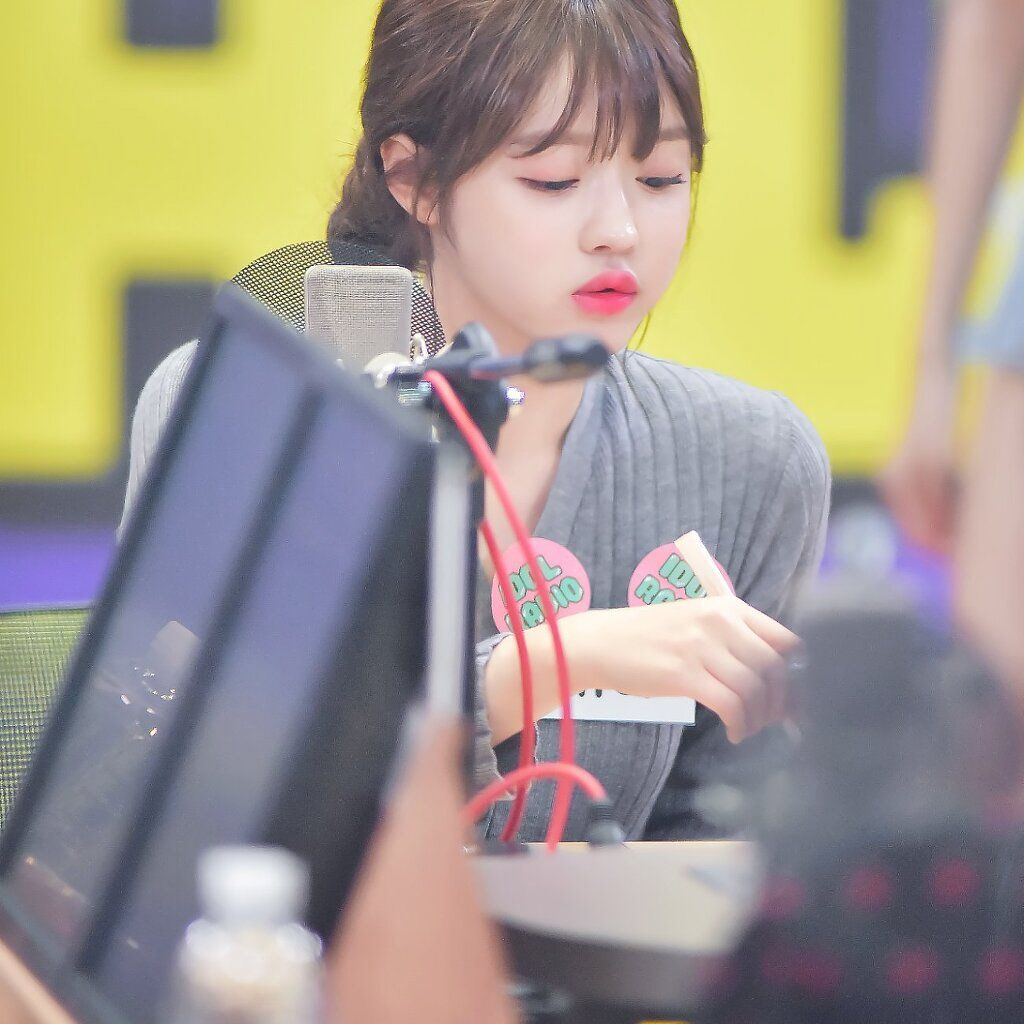 오마이걸 유아 본명 나이 육상선수 사진 모음
