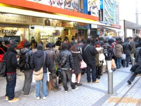 로또-명당에-복권-사기위해-끝없이-줄서는-인파