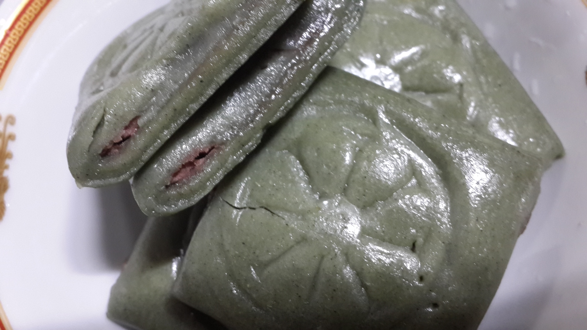 아리울 떡공방: 쑥앙금절편 위와 옆 모습