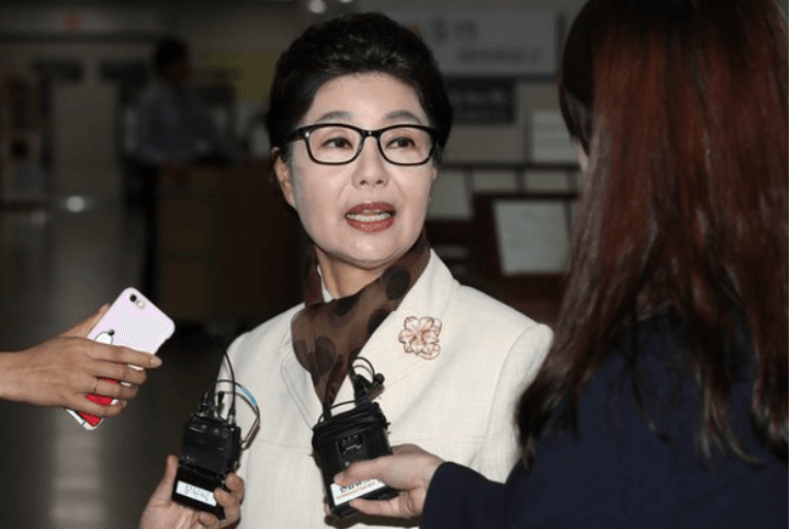 -인터뷰중-박근령-박근혜-동생