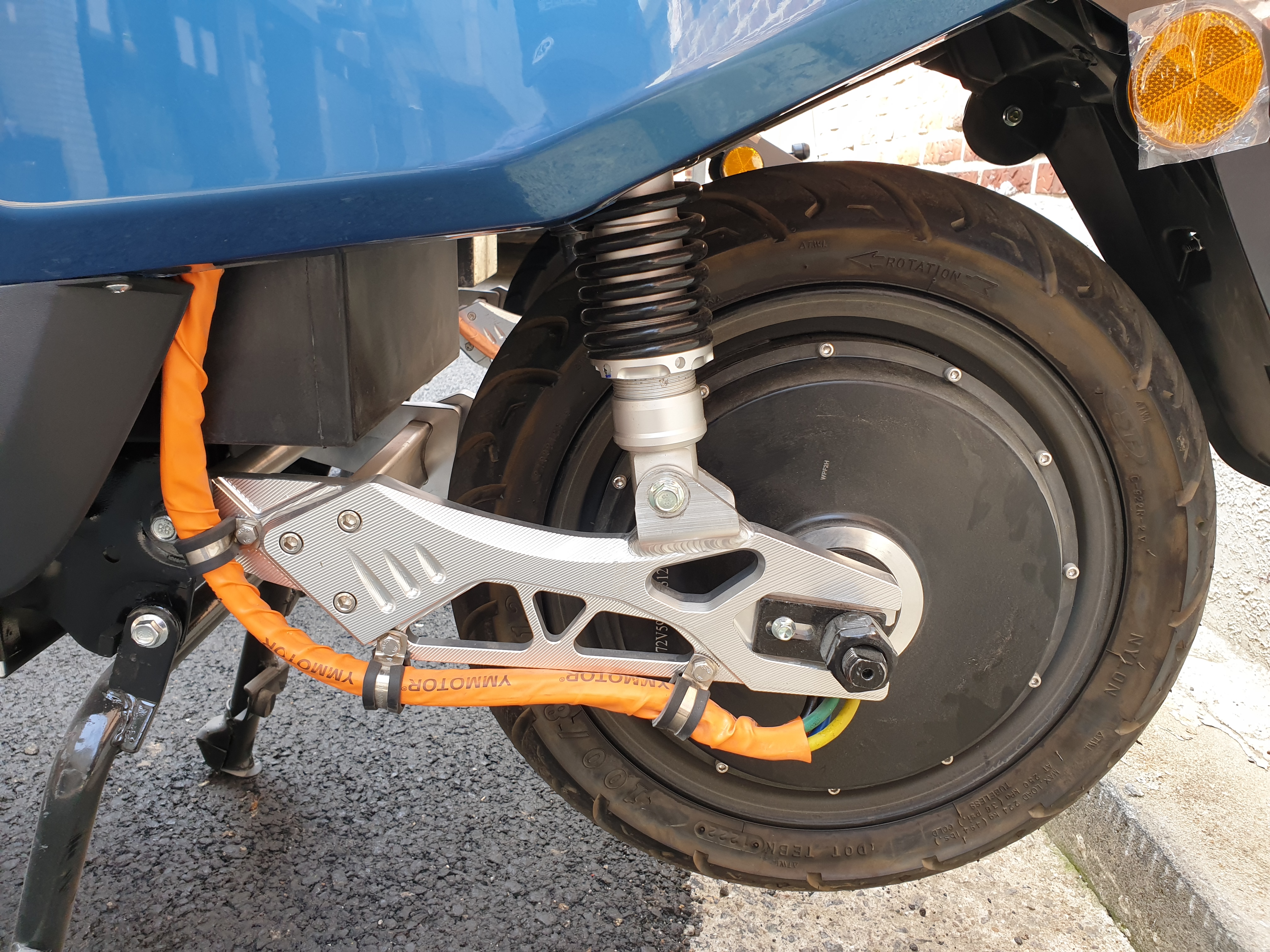 이누리 v1+ 리어 서스펜션 및 모터