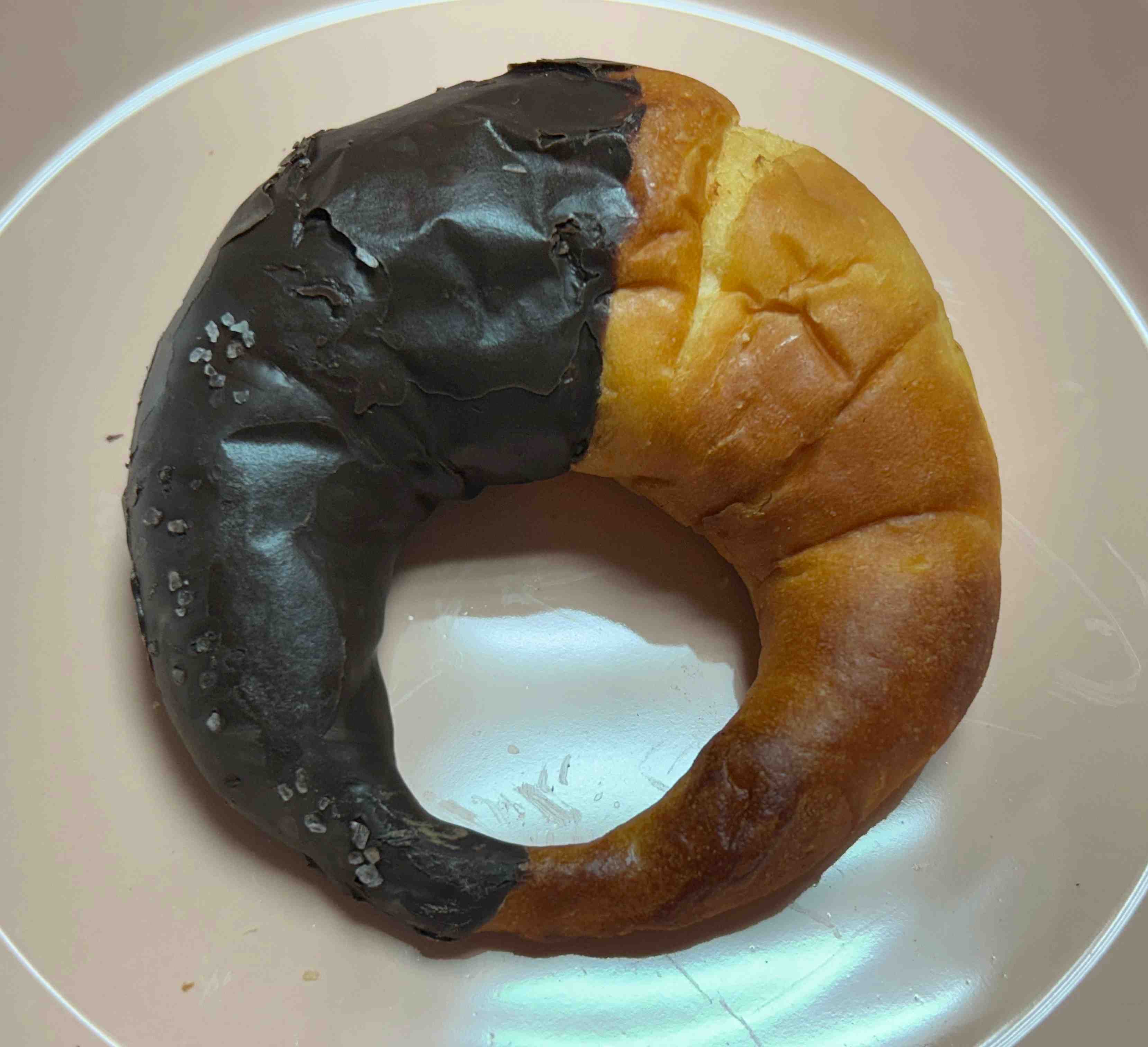 초코 소금빵 윗면