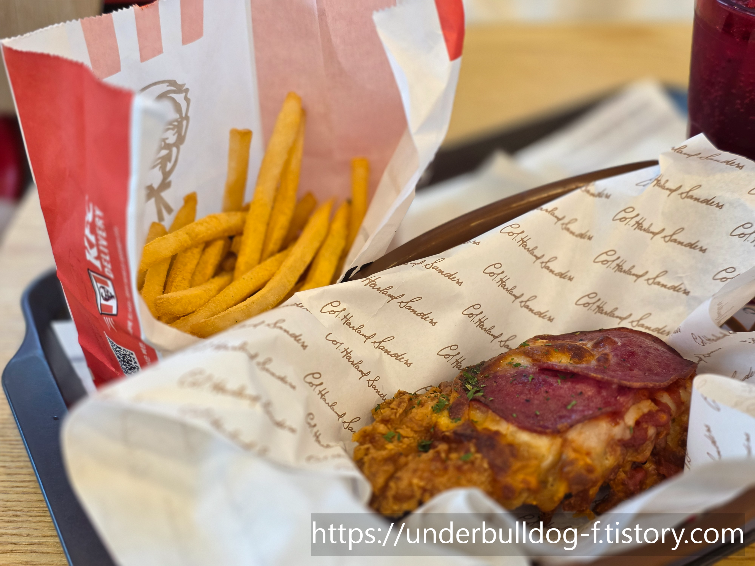 피자 같기도 하고 치킨 같기도 했던 KFC 한정 메뉴