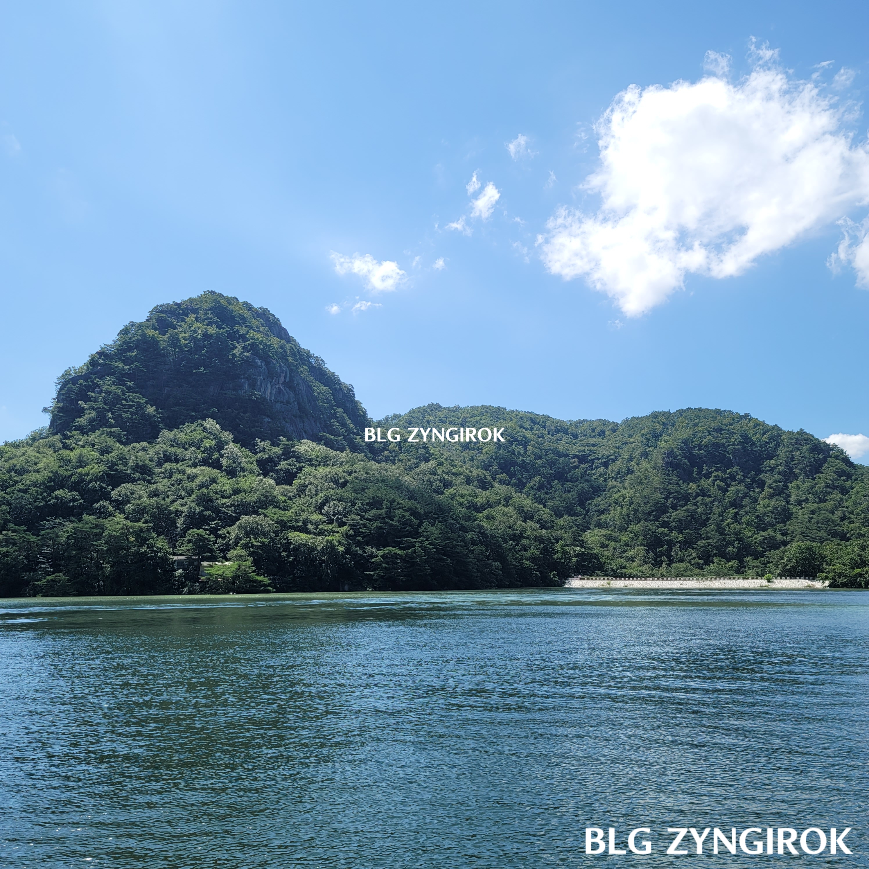 산정호수-수변코스에서-바라본-호수모습이다.