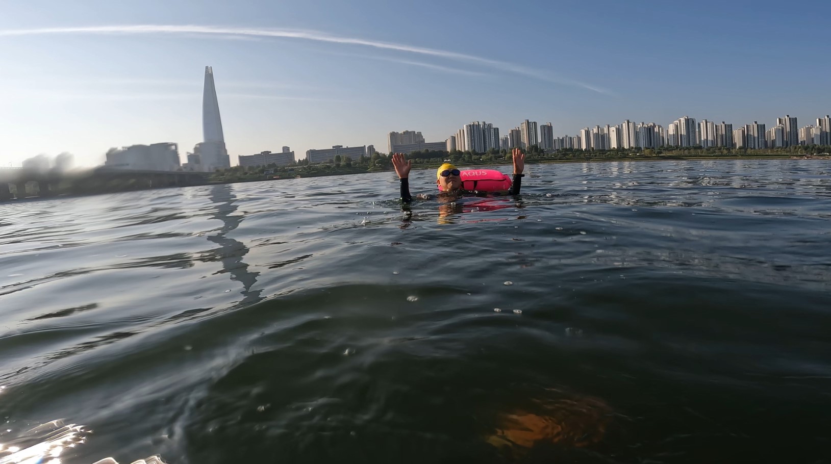 시야 확보의 기술 : 탁한 오픈워터에서 방향을 잃지 않는 헤드업 수영 전략