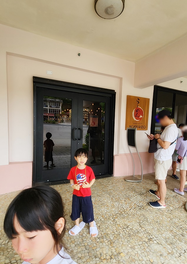 라멘하우스 훗카이도 앞에서 순서가 되길 기다리는 쿠앙이 쿠웅이