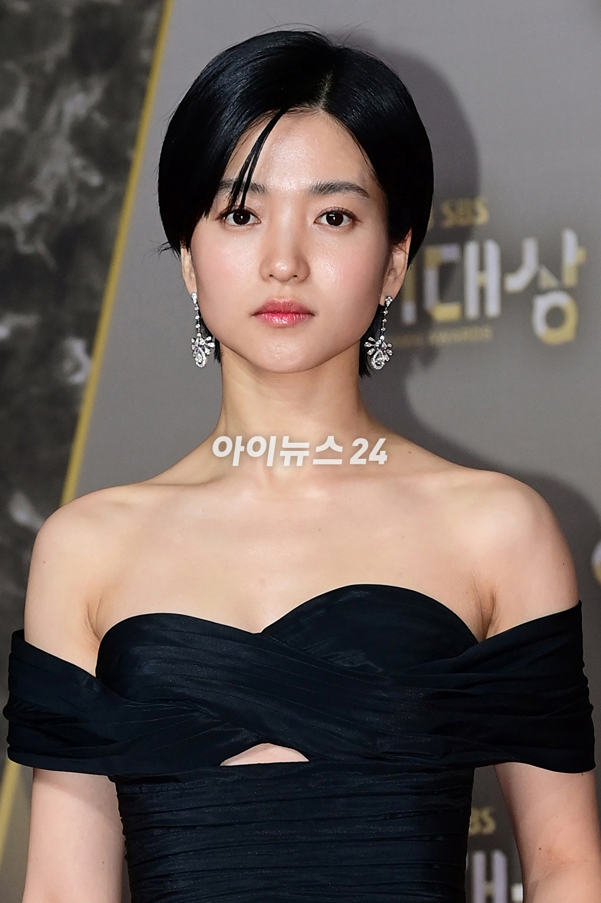 배우 김태리가 29일 오후 서울 마포구 상암동 프리즘타워에서 열린 2023 SBS 연기대상 시상식에 참석하고 있다. [사진=정소희 기자]