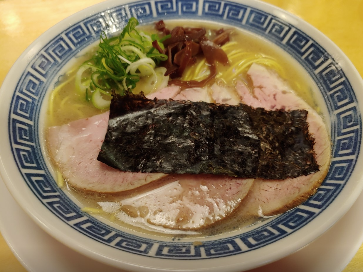 라이라이켄-돈코츠라멘