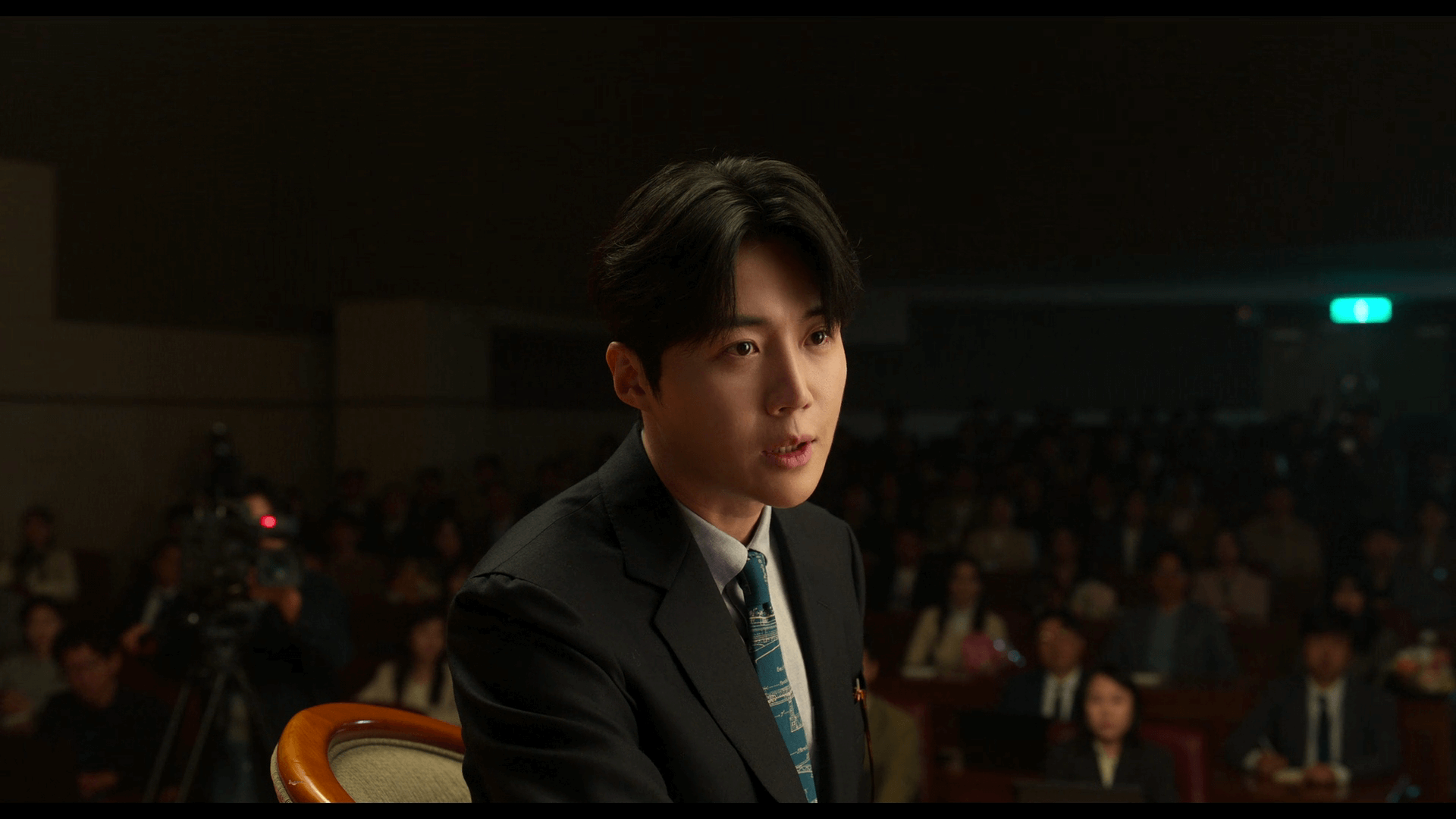 넷플릭스 드라마 '이 사랑 통역 되나요?' 주호진(김선호)가 일본에서 한국 소설작가 인터뷰 통역 하는 장면.