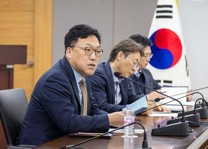 김병환 금융위원장, 금융상황점검회의 통해 자금지원 총력 당부
