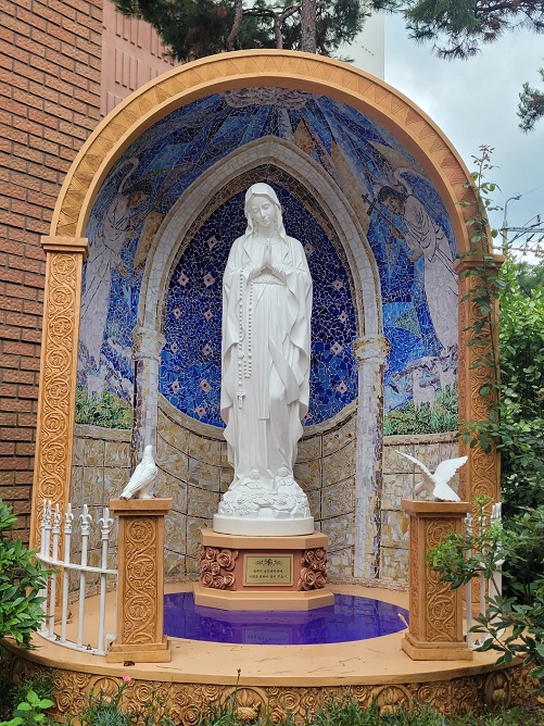 서울 구로1동성당 성모상