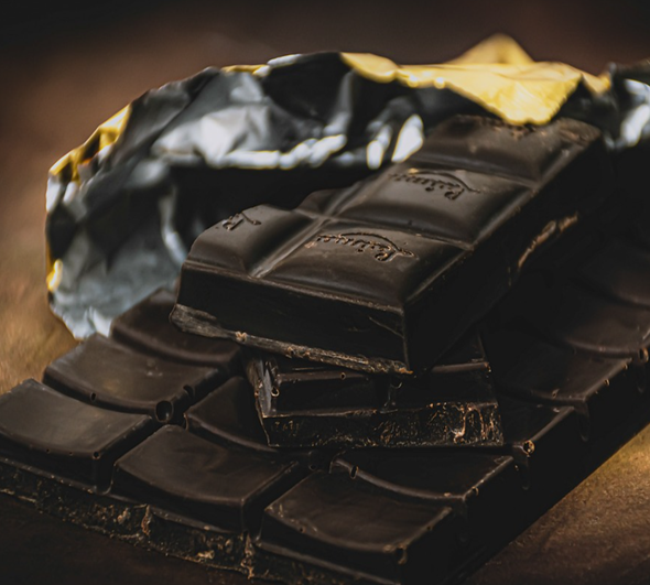 혈압-낮추는-음식-다크초콜릿