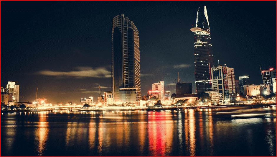 스카이바 야경과 함께 분석한 신흥시장 투자론- 루프탑 바에서 내려다본 호치민 시티. 급속한 발전 속에서 기회와 위험을 동시에 봤다.