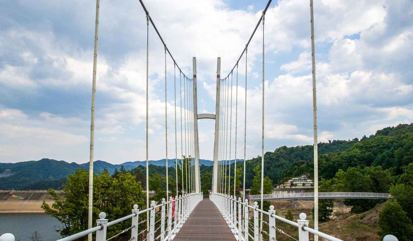 부항댐 출렁다리