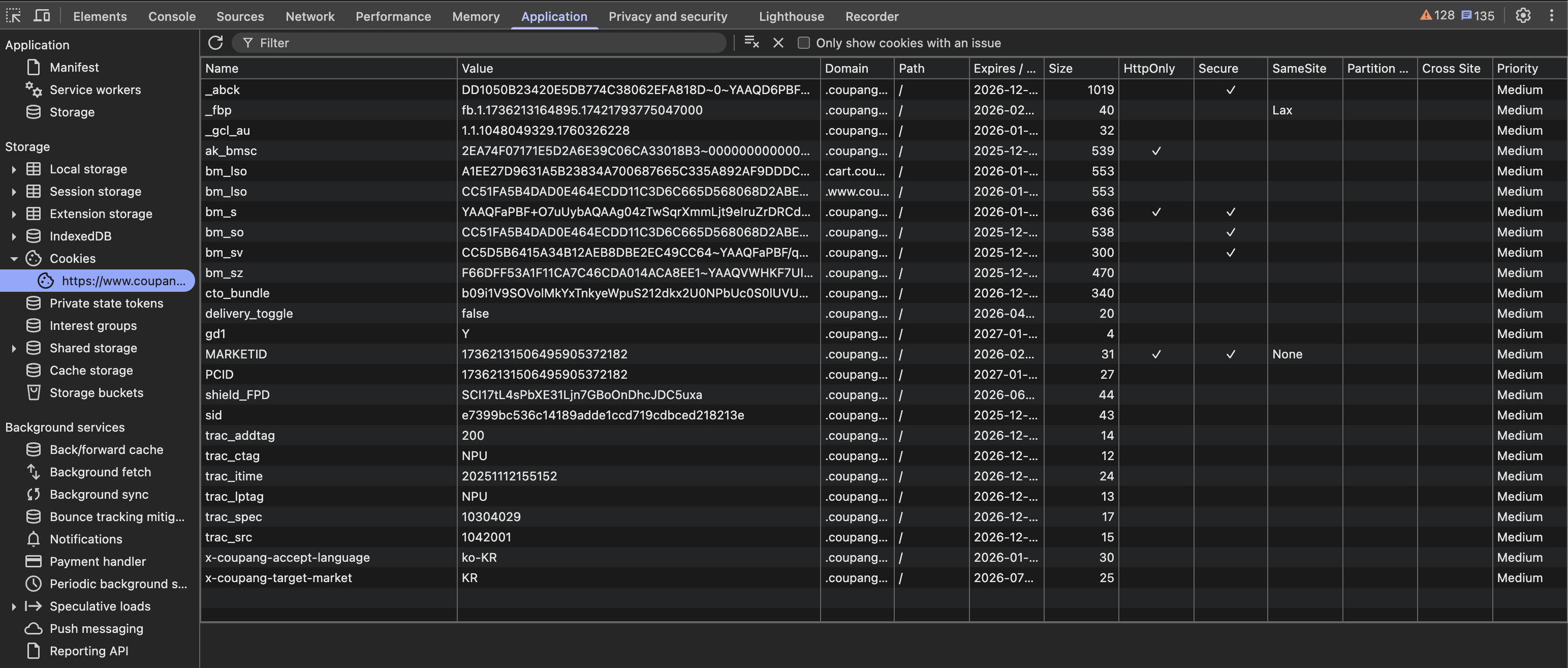 개발자 도구 > Application > Storage > Cookies에서 항목별 쿠키내용을 확인할 수 있습니다