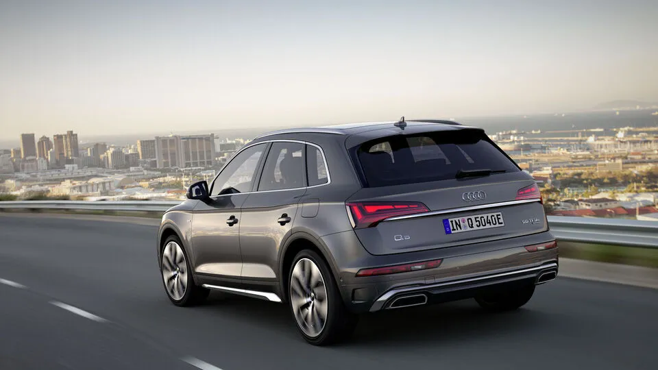 아우디 Q5 TFSI e 이미지