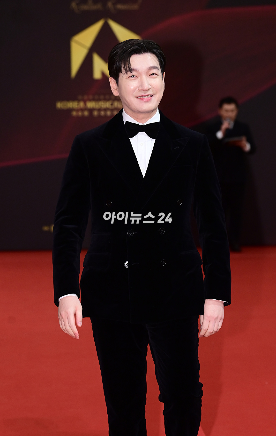 배우 조승우가 15일 오후 서울 동대문구 경희대학교 평화의 전당에서 열린 '제8회 한국뮤지컬어워즈' 레드카펫 행사에 참석하고 있다. [사진=정소희 기자]