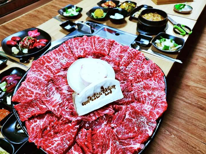 토요일은 밥이좋아 예산 예당호 출렁다리 광시한우 맛집 정육 식당 한우 암소 숯불 직화 구이 예산10미 현지인 추천 토밥 좋아 방송정보