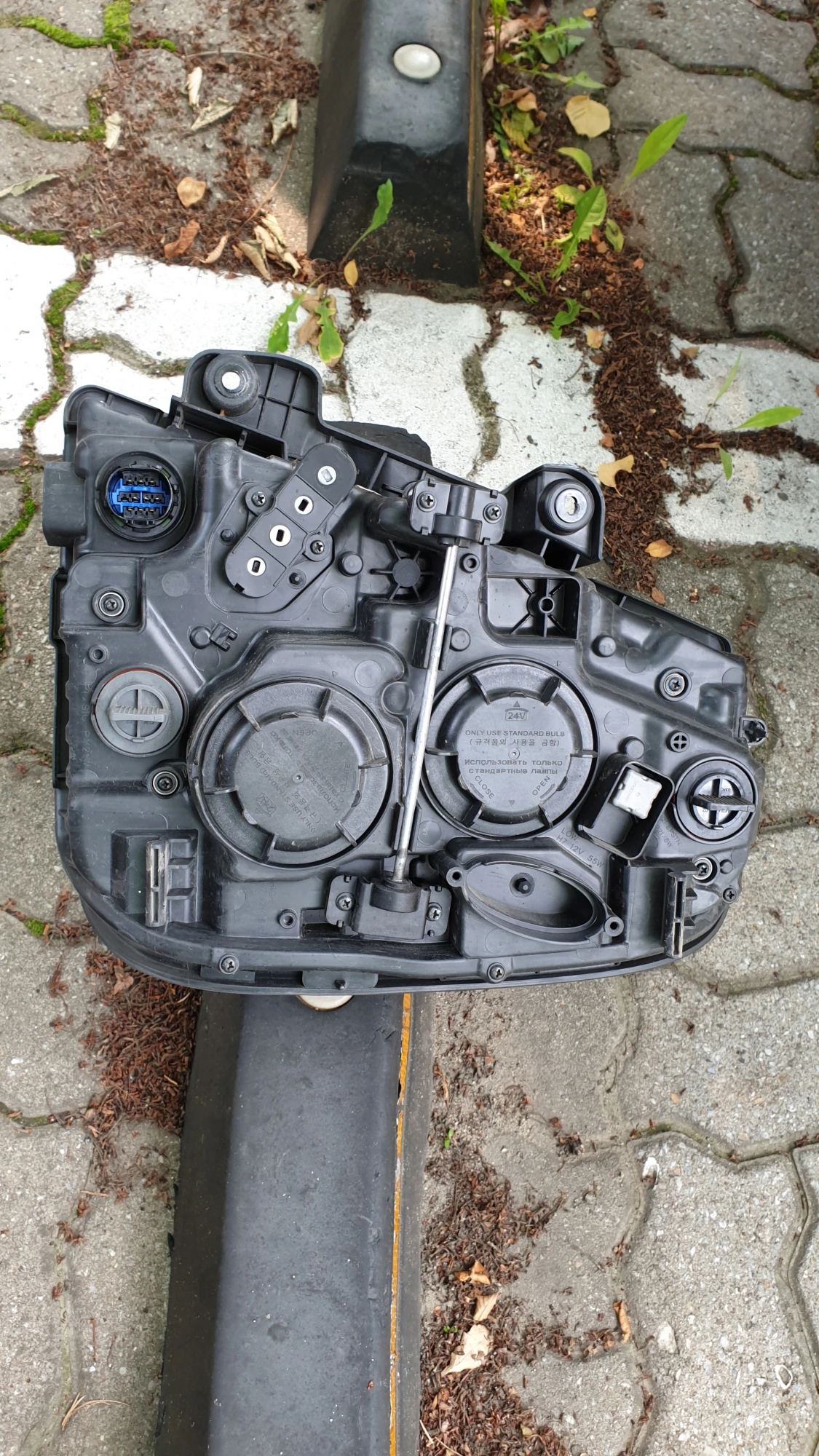 헤드라이트 본체 탈거 모습