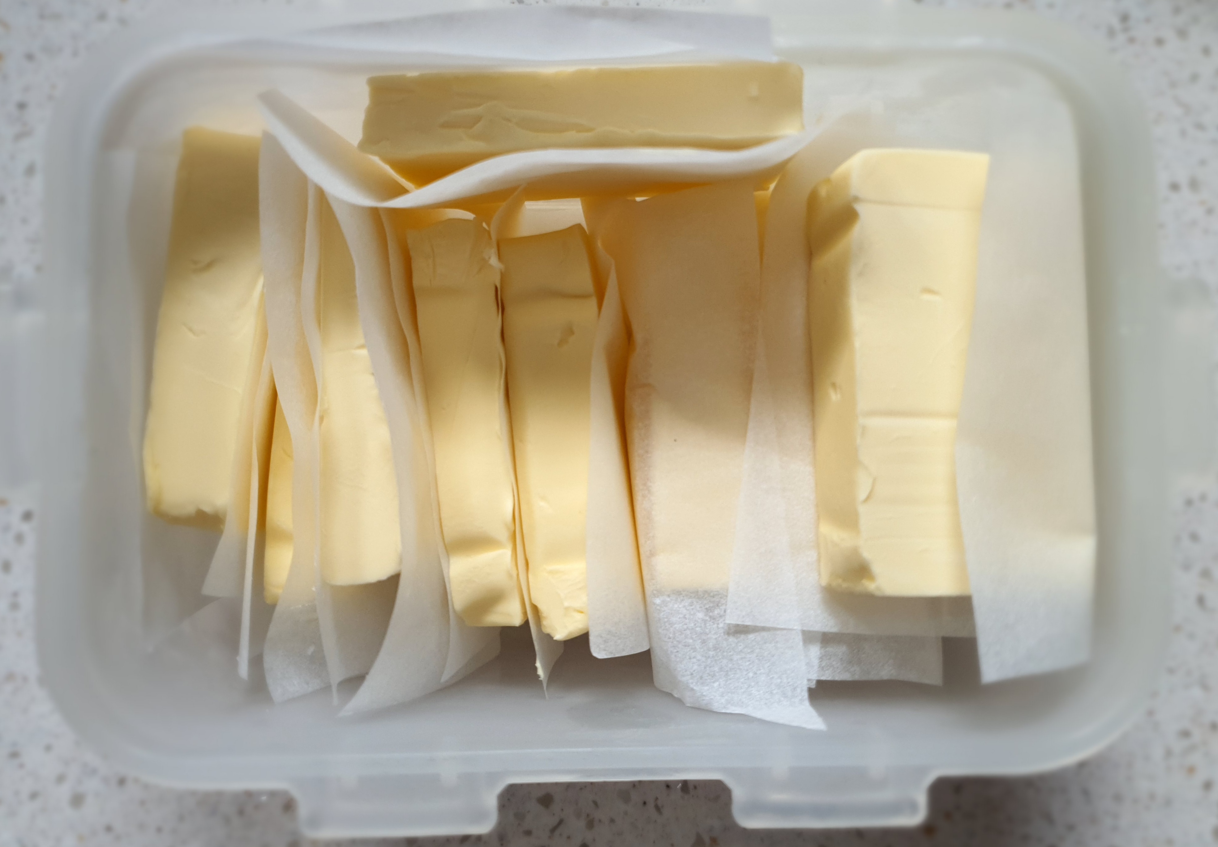 버터는-늘-냉동실에-있습니다.