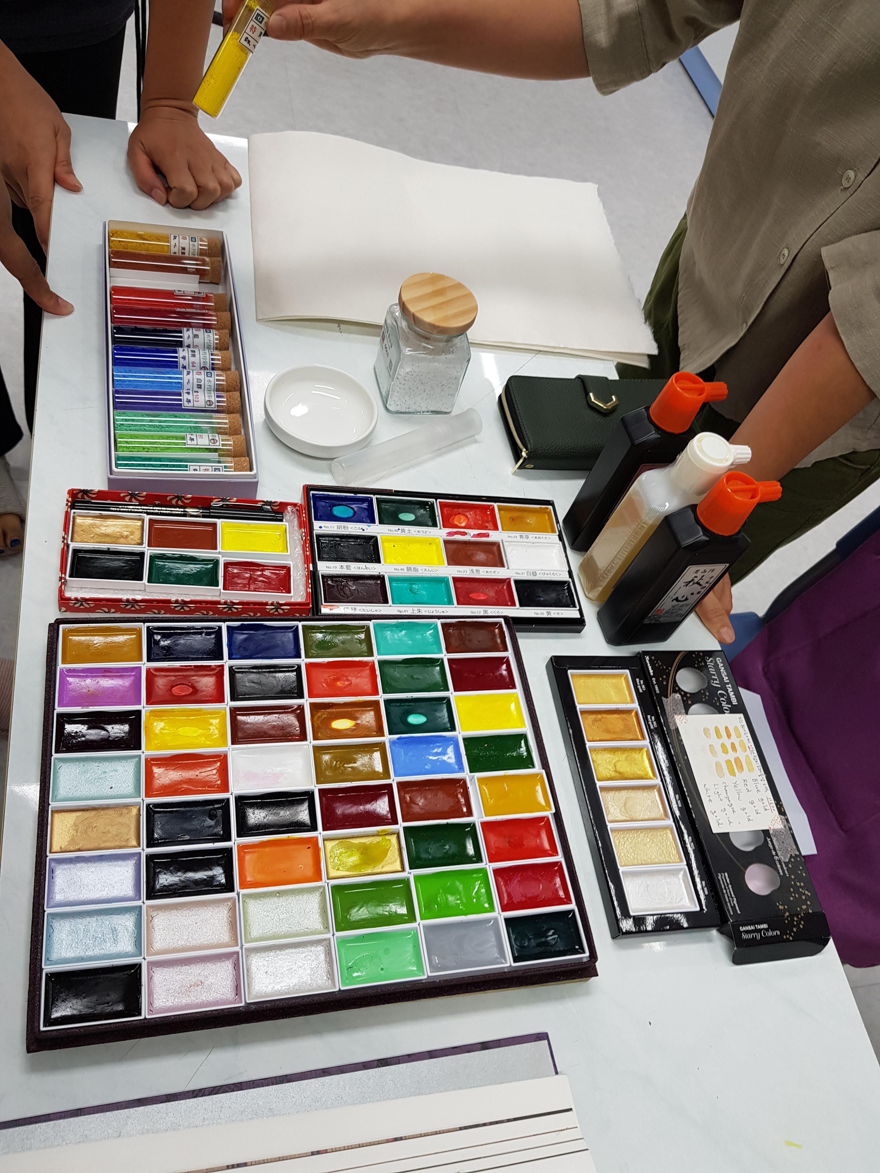 민화분채와 먹 도료