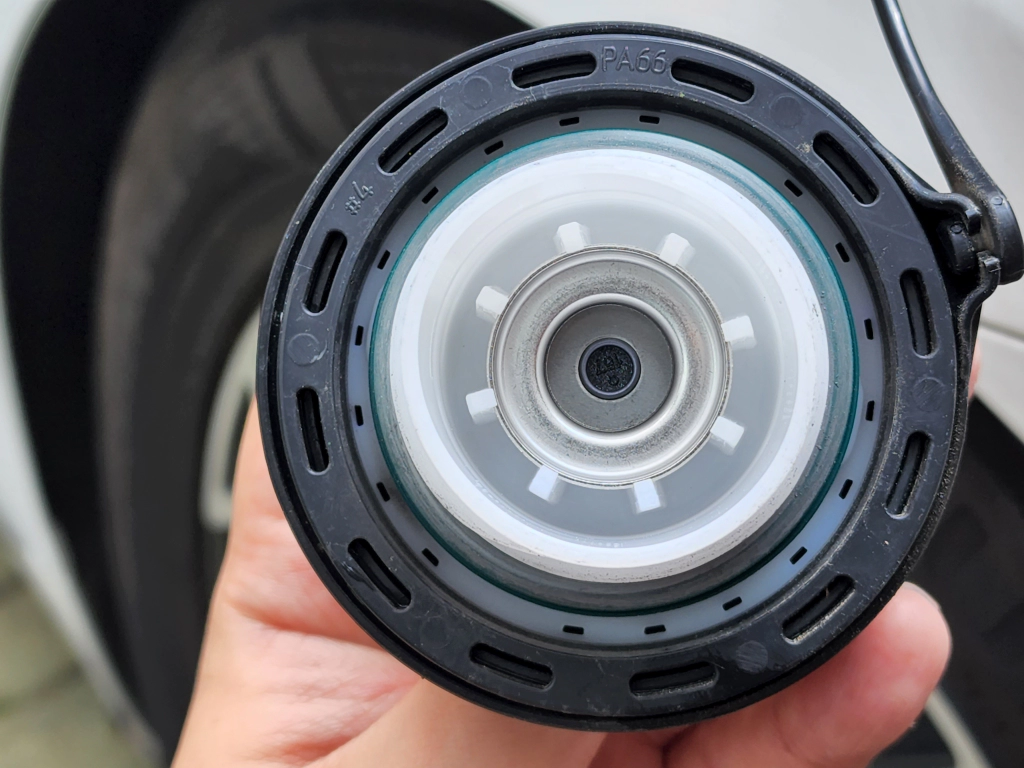 더뉴그랜저 연료캡 안쪽 모양