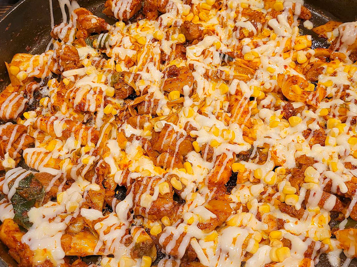 유가네닭갈비 신메뉴 콘치즈닭갈비 메뉴 사진