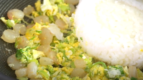 새우랑 밥 섞기