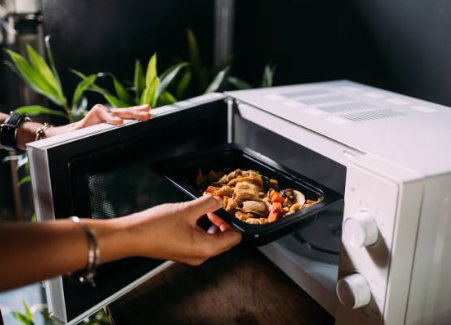 전자레인지, 정말 영양소 파괴 주범일까?