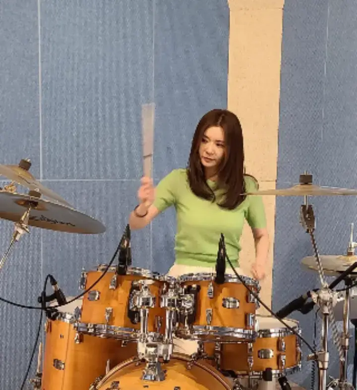 배우-장서희-드럼치는-모습-사진