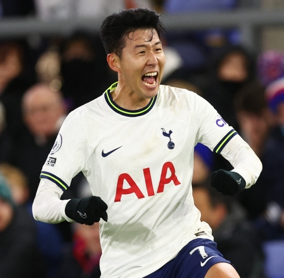 포효하는 손흥민