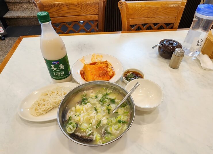 이남장 내장탕과 막걸리 한통