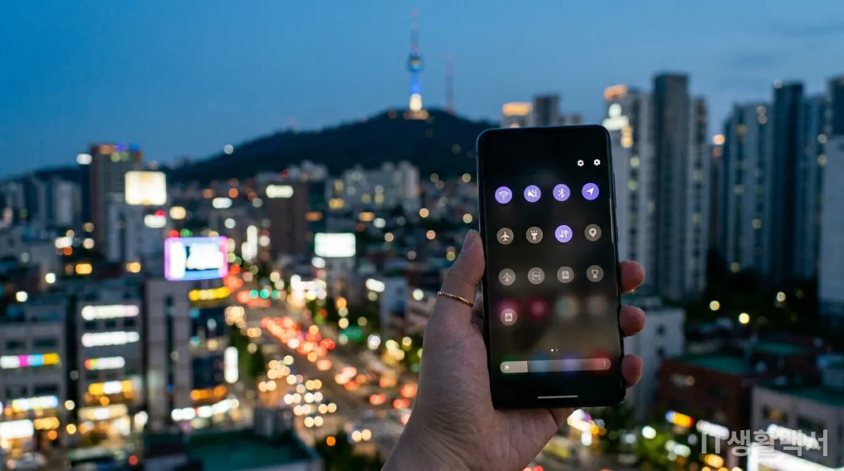 네트워크 연결 및 위치 서비스 아이콘이 표시된 스마트폰