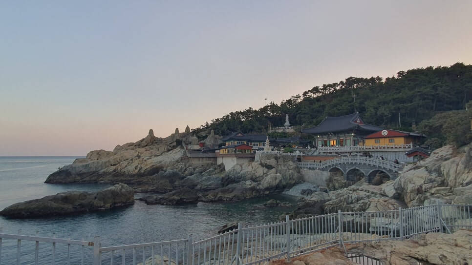 부산 해동용궁사 : 한국에서 가장 아름다운 사찰 바다와 맞닿은 천년 고찰 소원을 이루어주는 염험한 곳