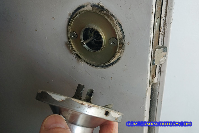 안쪽 손잡이 뭉치 분리