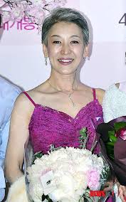 윤석화