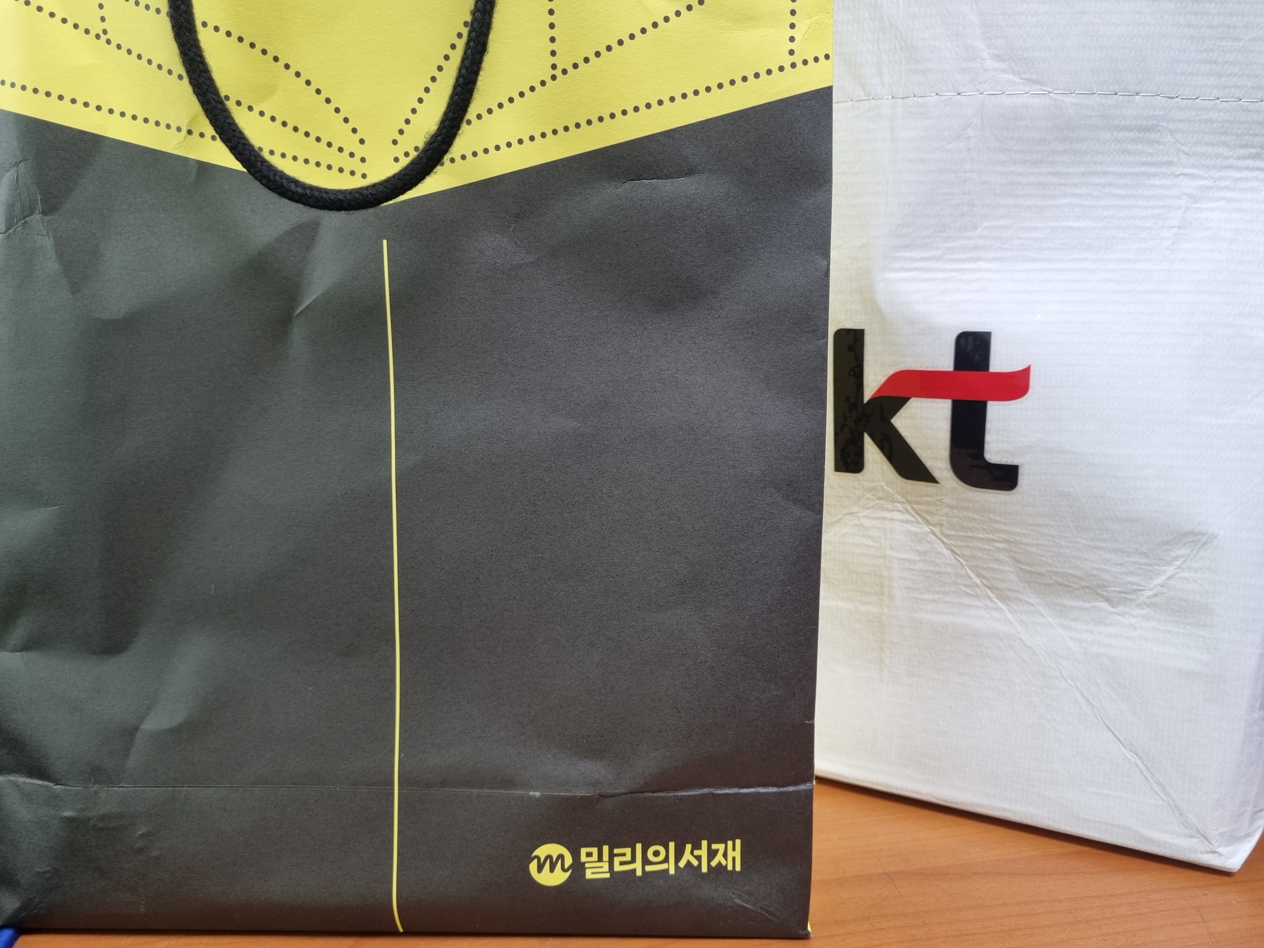 밀리의서재 10주년 굿즈