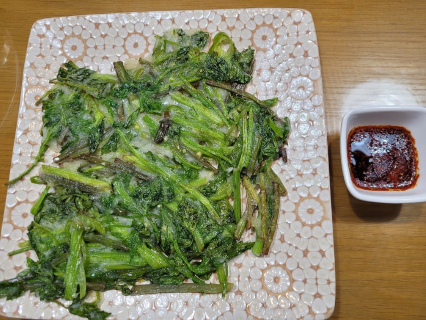 바삭하게 완성된 1인분 미나리전