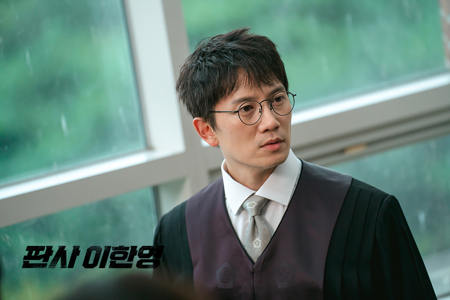 판사 이한영 4.3% 시청률로 출발 1~2회 내용