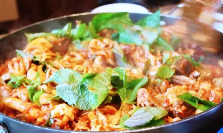 고수전 궁극의 육질이 선사하는 신세계 해물 닭매운탕 맛집 대전 닭갈비 맛집