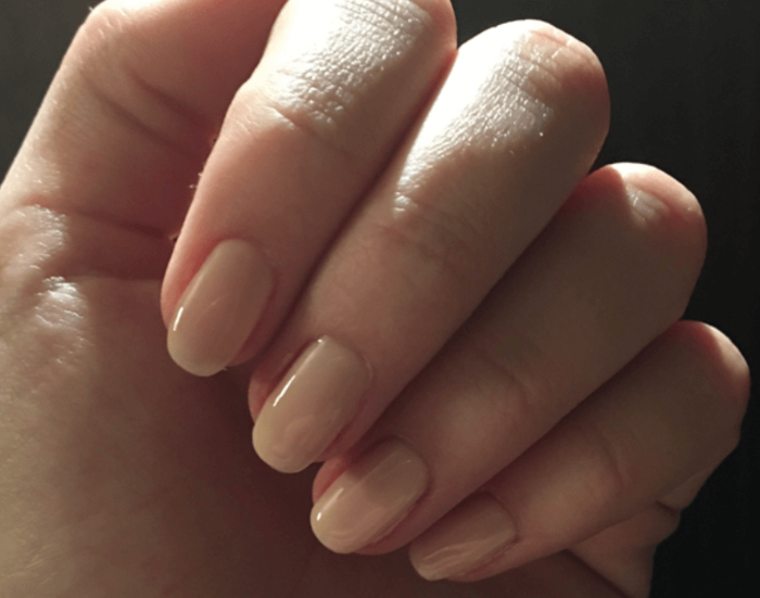 손톱 갈라짐 예방을 위한 생활 습관