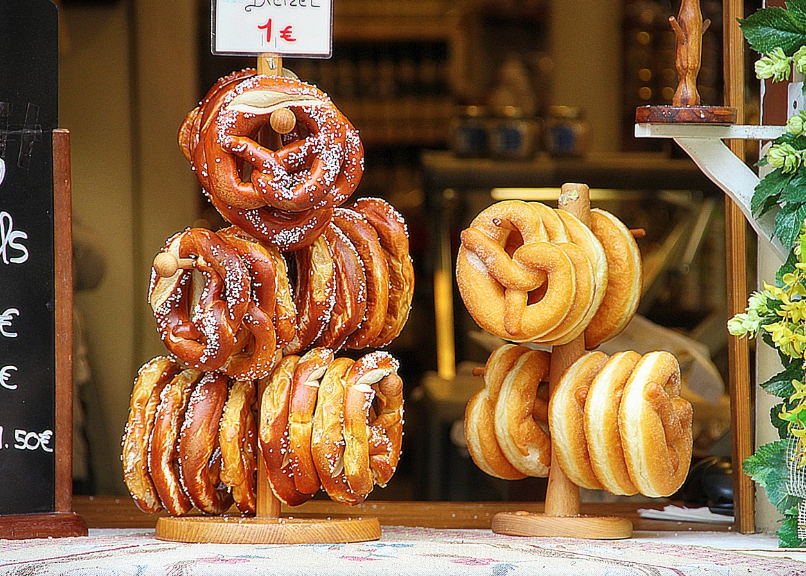 브레첼 디저트의 맛,토핑,커피 궁합까지