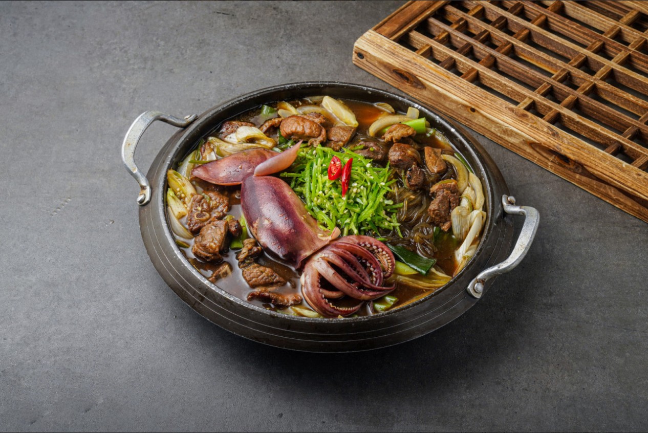 을지로 맛집 추천 ❘ 오징어불갈비찜의 매력과 재방문율 높은 이유