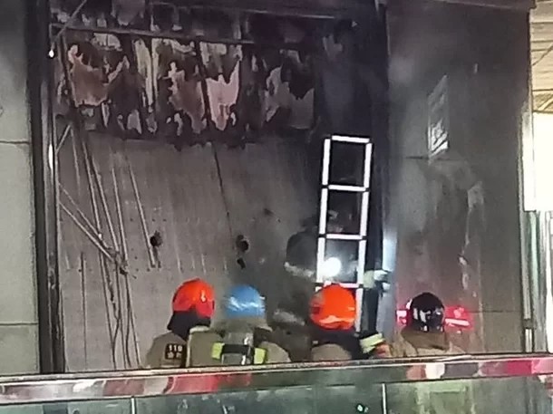 롯데백화점 롯데월드 화재