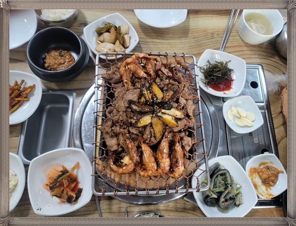 강경 돼지불고기 새우 전복